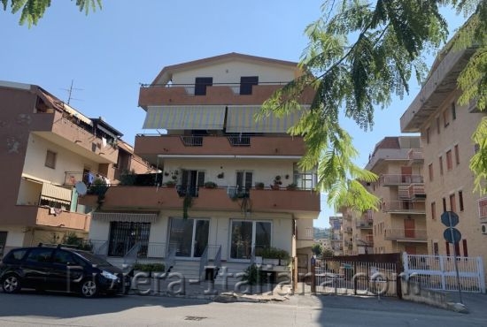 SCA 275, Appartamento centralissimo con garage a Scalea 