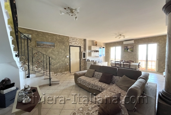 Villa con vista mare sulla costa tirrenica
