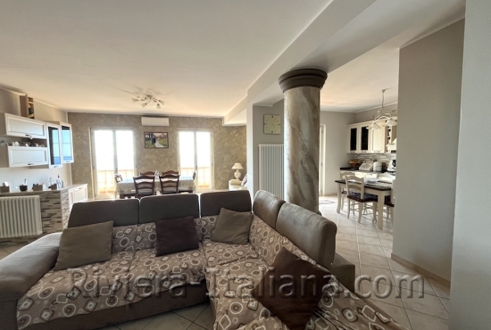 Villa con vista mare sulla costa tirrenica