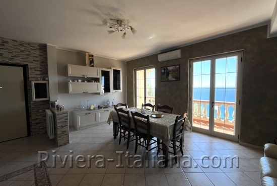 Villa con vista mare sulla costa tirrenica