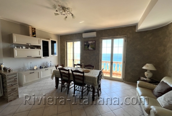 Villa con vista mare sulla costa tirrenica