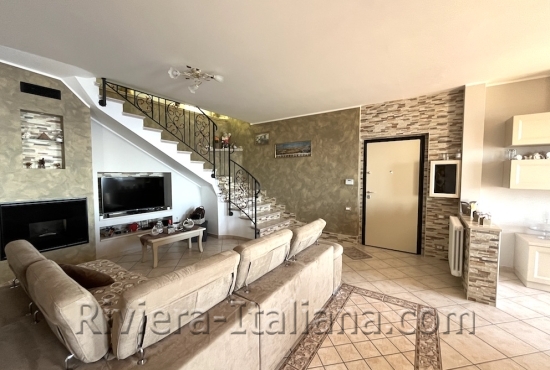 Villa con vista mare sulla costa tirrenica