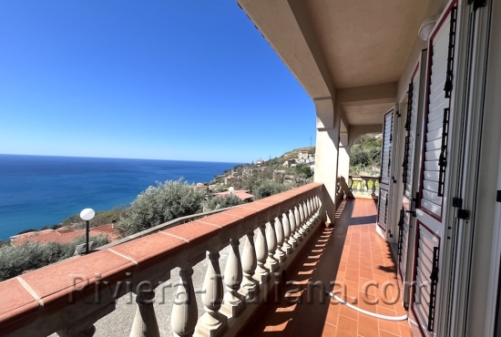 Villa con vista mare sulla costa tirrenica