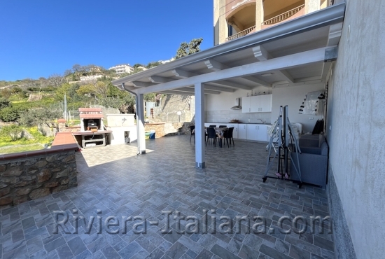 Villa con vista mare sulla costa tirrenica