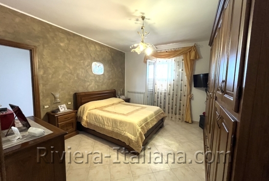 Villa con vista mare sulla costa tirrenica