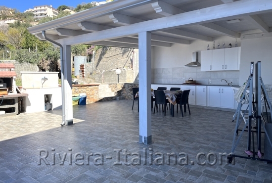 Villa con vista mare sulla costa tirrenica