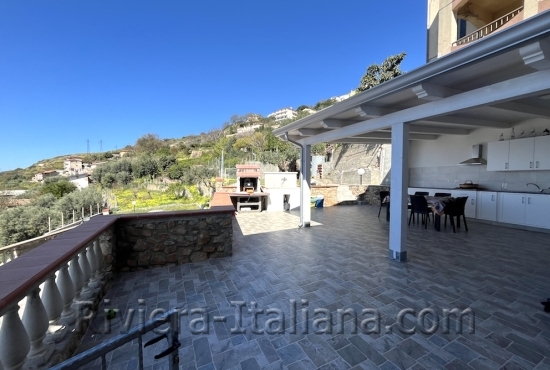 Villa con vista mare sulla costa tirrenica