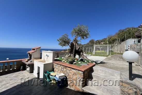 Villa con vista mare sulla costa tirrenica