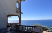 Villa con vista mare sulla costa tirrenica