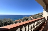 Villa con vista mare sulla costa tirrenica