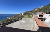 Villa con vista mare sulla costa tirrenica
