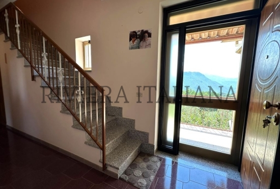 Casa indipendente immersa nel verde a Tremoli