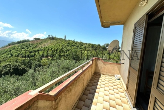 Casa indipendente immersa nel verde a Tremoli