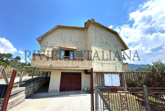 Casa indipendente immersa nel verde a Tremoli