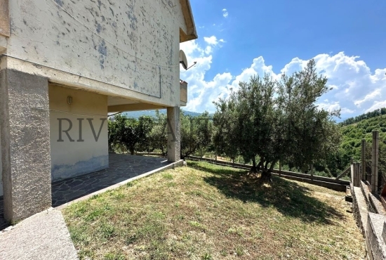Casa indipendente immersa nel verde a Tremoli