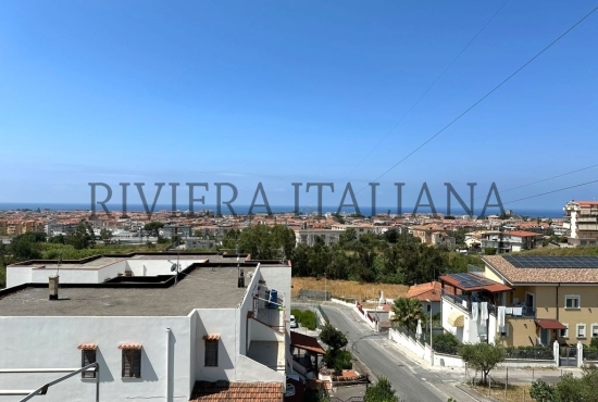 Accogliente trilocale con vista mare a Scalea